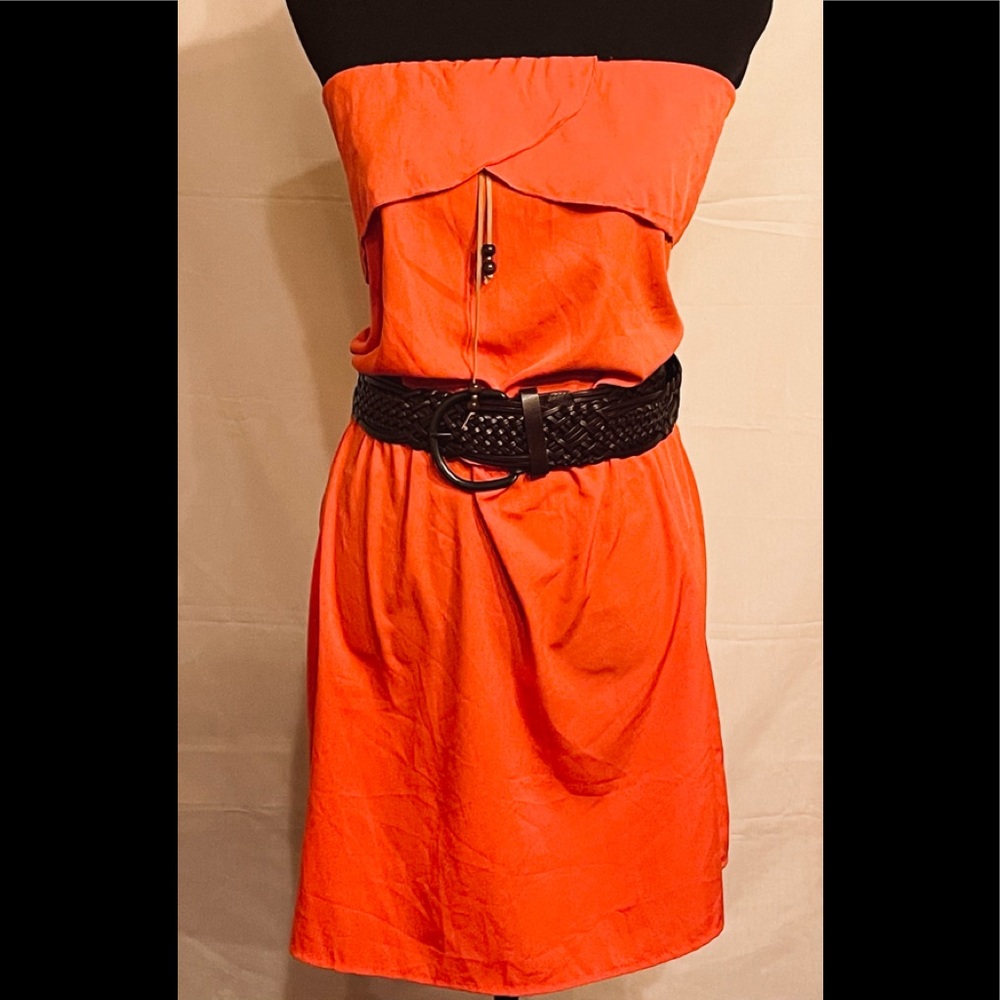Strapless dress. Elastic waist. Leather beaded tassels.